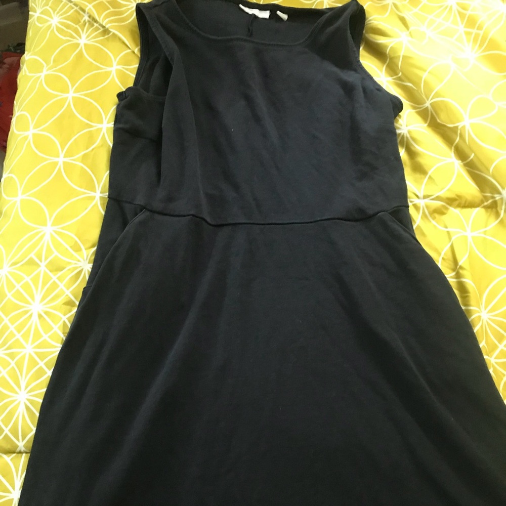 Black sleeveless dress